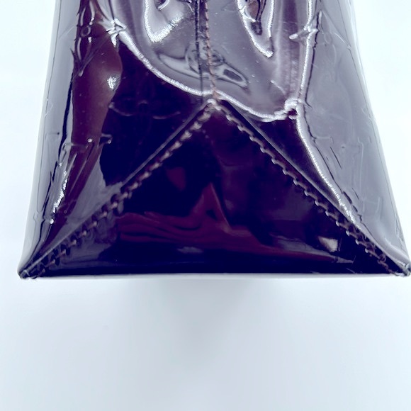 Authenticated LOUIS VUITTON Wilshire Monogram Vernis - Picture 10 of 17